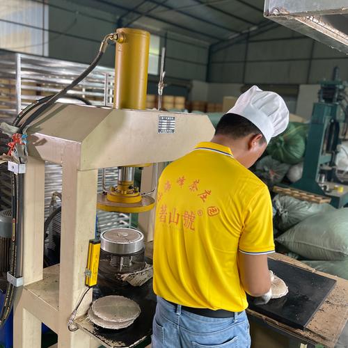 品茗之间，生活百味——走访茶韵店主王河龙